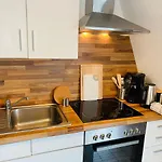 Retreat Apartment: Free Parking + Netflix + Maisonette
